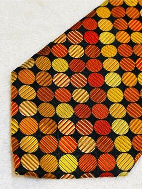 Brand New Stylish Tie By Geoffrey Beene